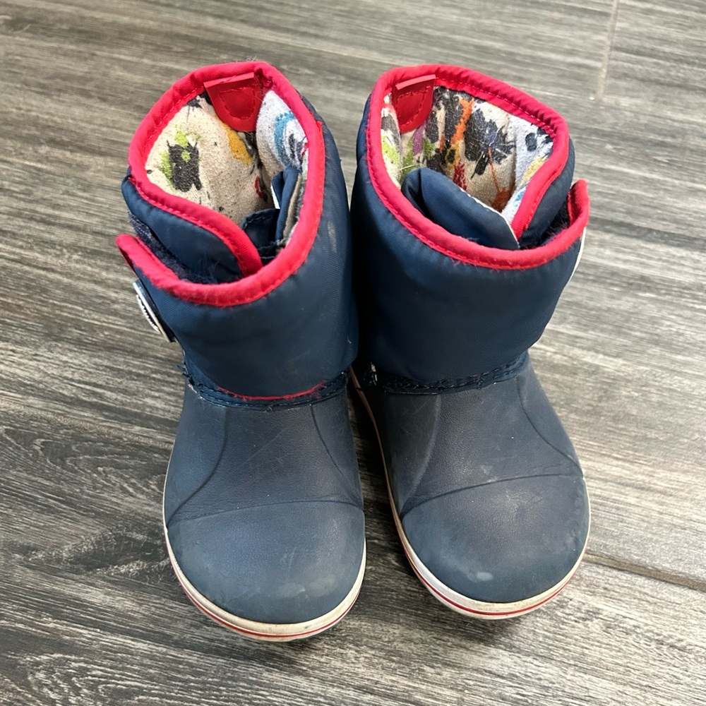Kids toddler Crocs Navy and Red Boots fully lined Sz 8